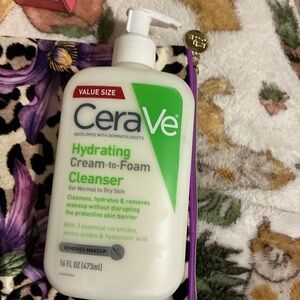 CeraVe Hydrating Cream-to-Foam Cleanser - White and Green